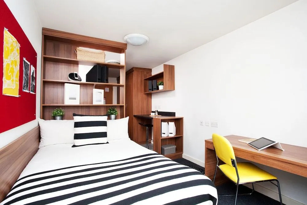 Modern Student-Only Studios by Angel High Street