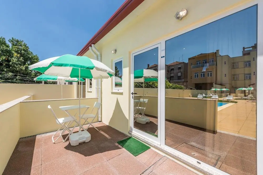 733 Costa Cabral Metro Residence