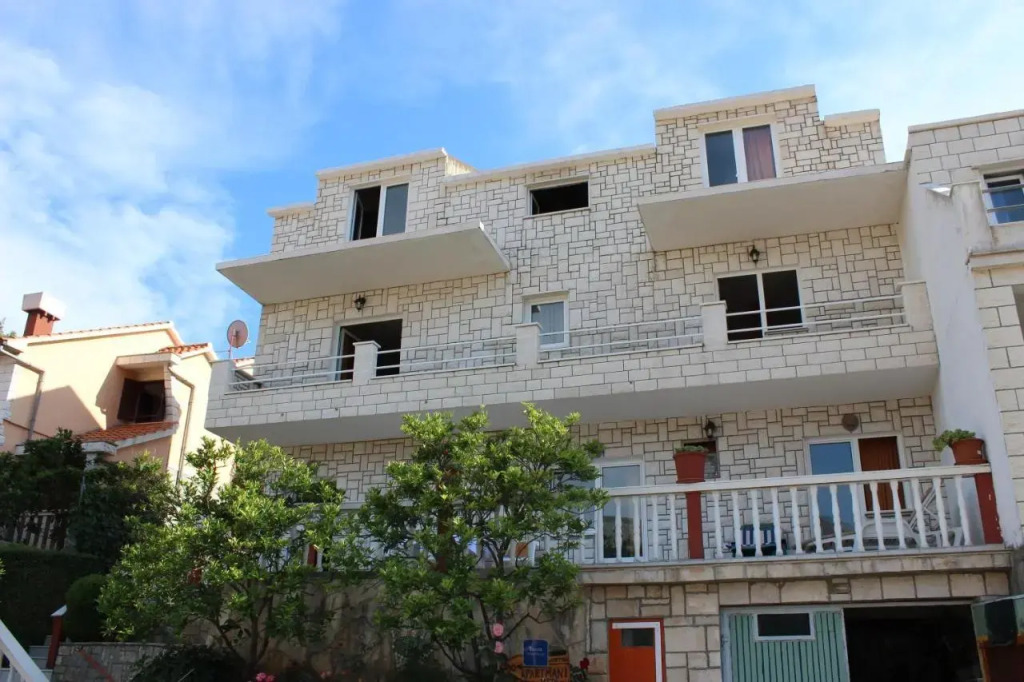 Apartments Ustavdic