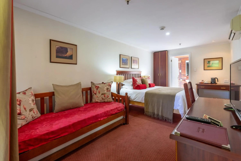 Knysna Log-Inn Hotel