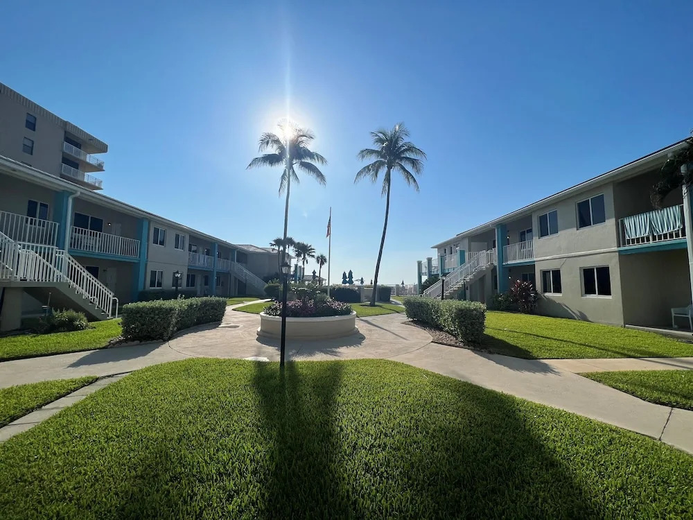 Gulfstream Manor