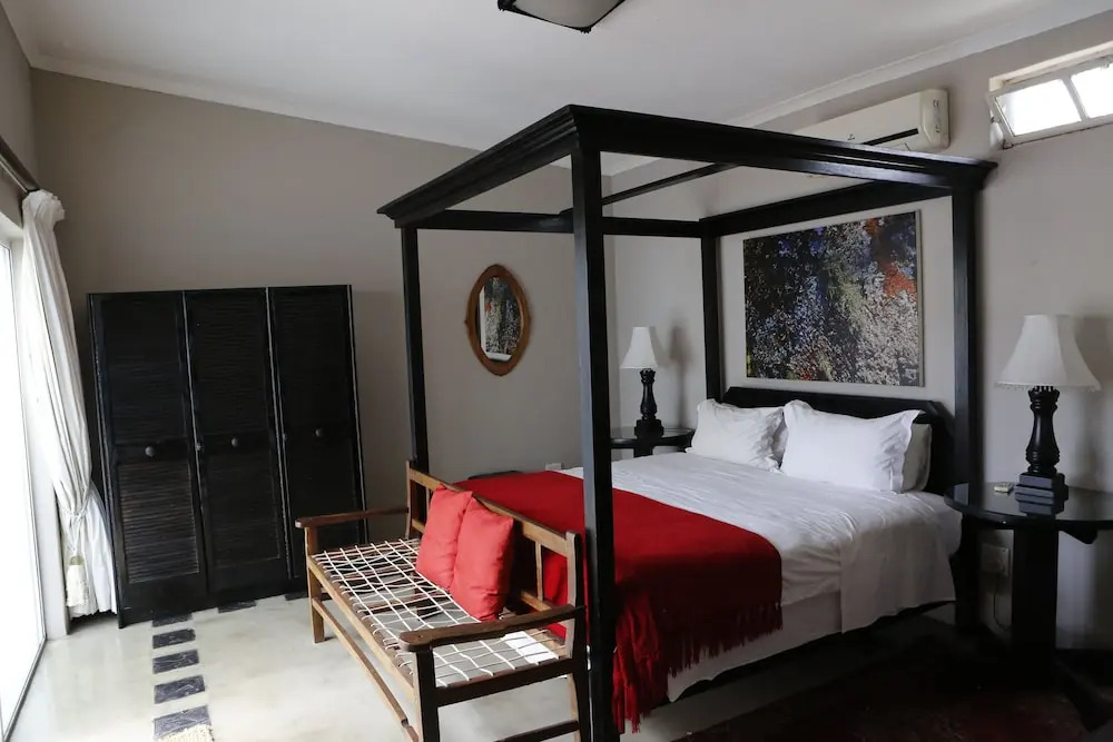 Sunset Lodge & Safaris