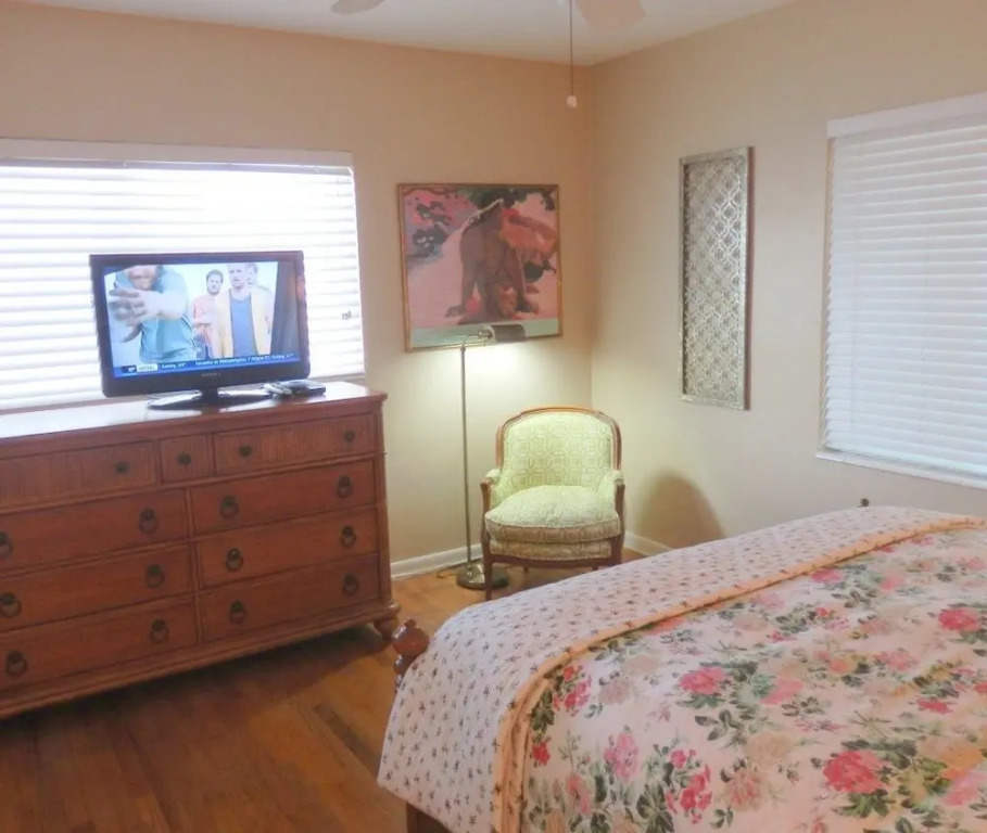 Lake Breeze 3/2.5 for 8 Large Pool Great Location