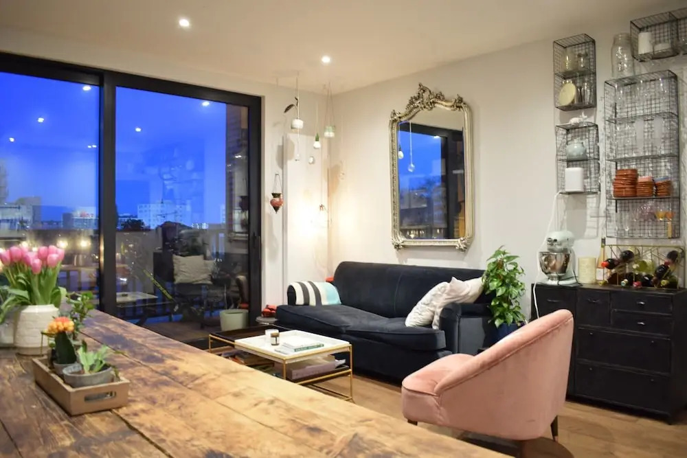 Contemporary 1 Bedroom Flat With Balcony in Hackney