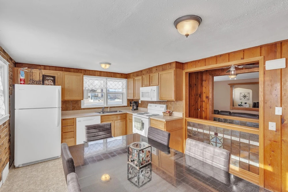 Downtown 2 Story Property 2 Bedroom Apts by RedAwning