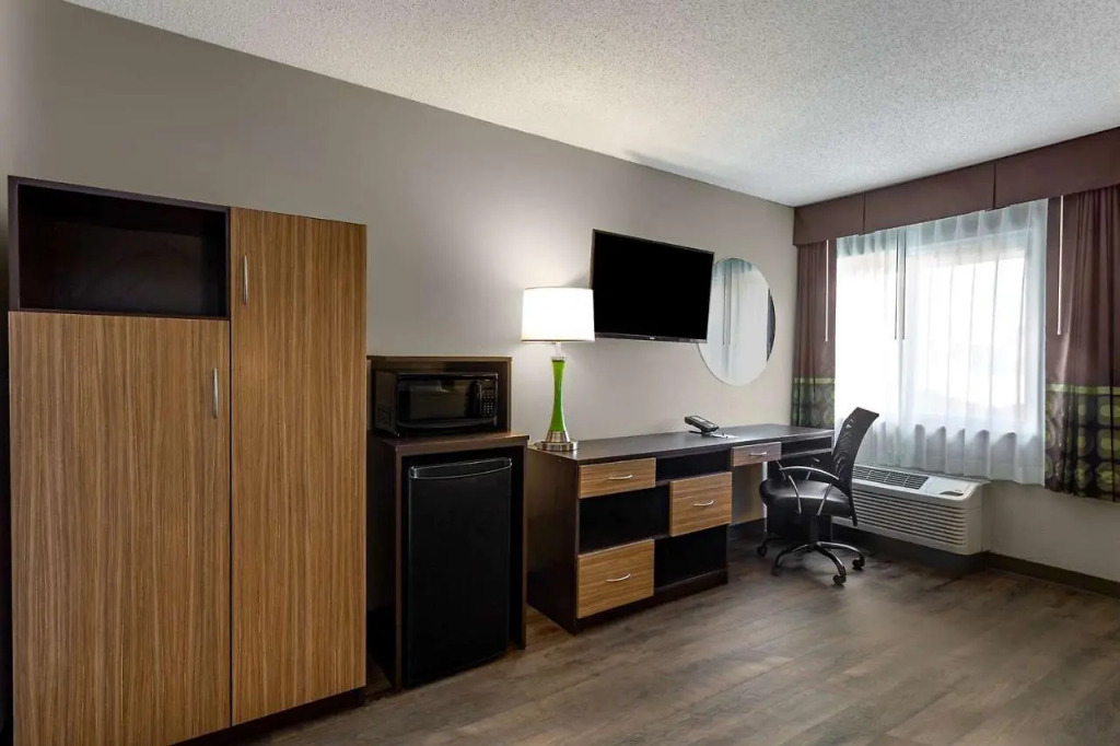 Super 8 by Wyndham South Holland