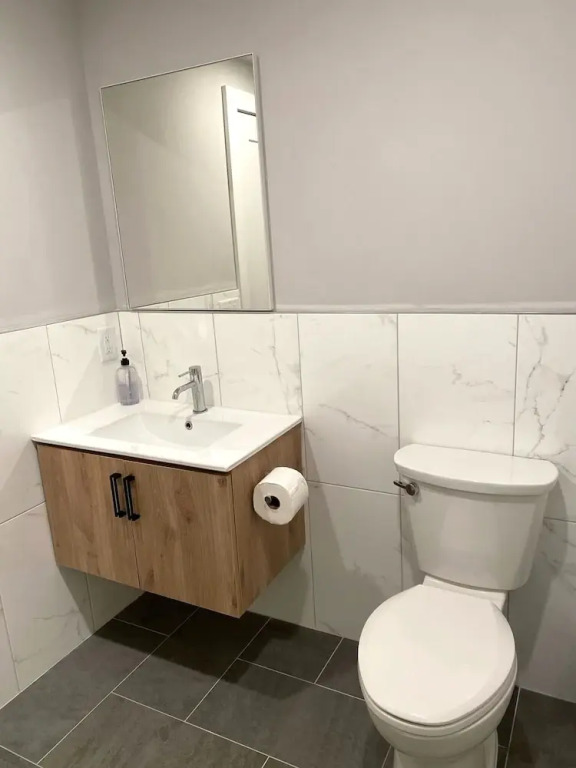 Modern 1BR 1BA Apartment