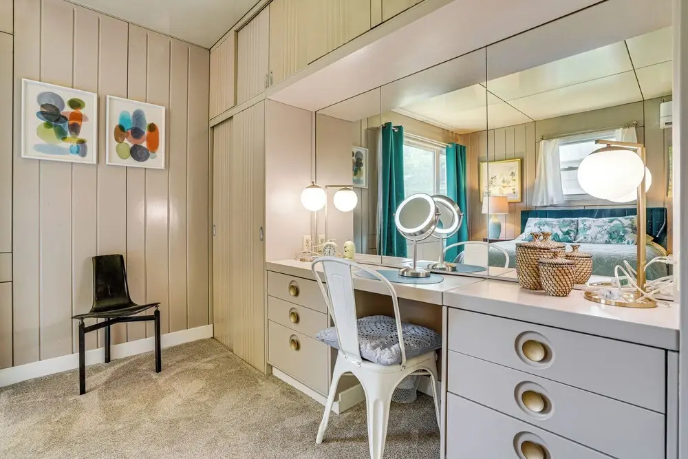 Lustron of the Lakes: Retro MCM Gem in Tangletown