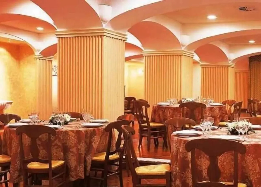 Leo Hotel