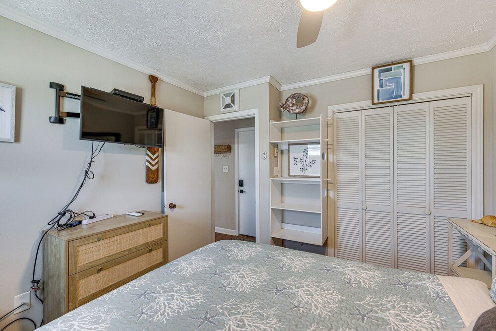 North Topsail Beach Condo w/ Ocean-view Balcony!