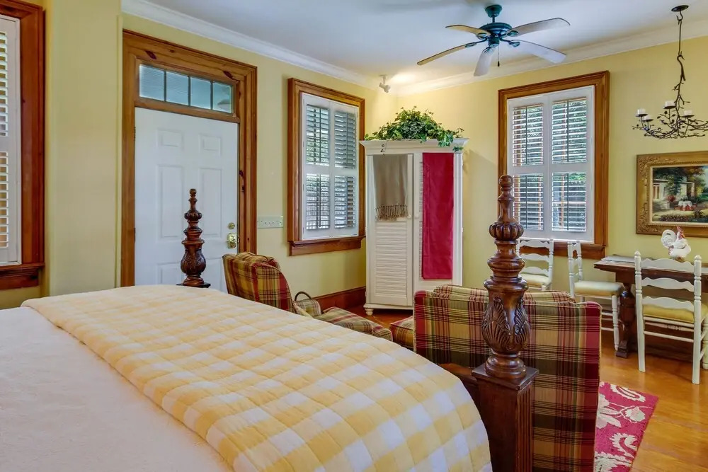 Romantic Cottage in Washington Historic District