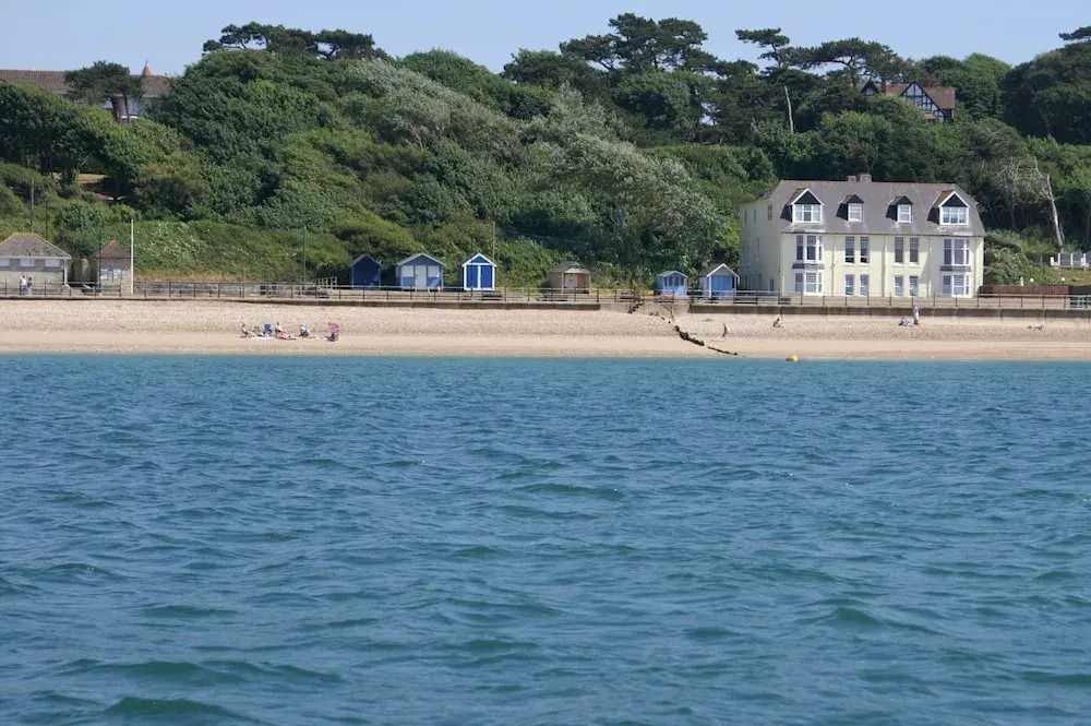Waters Edge Apartment at Beach House