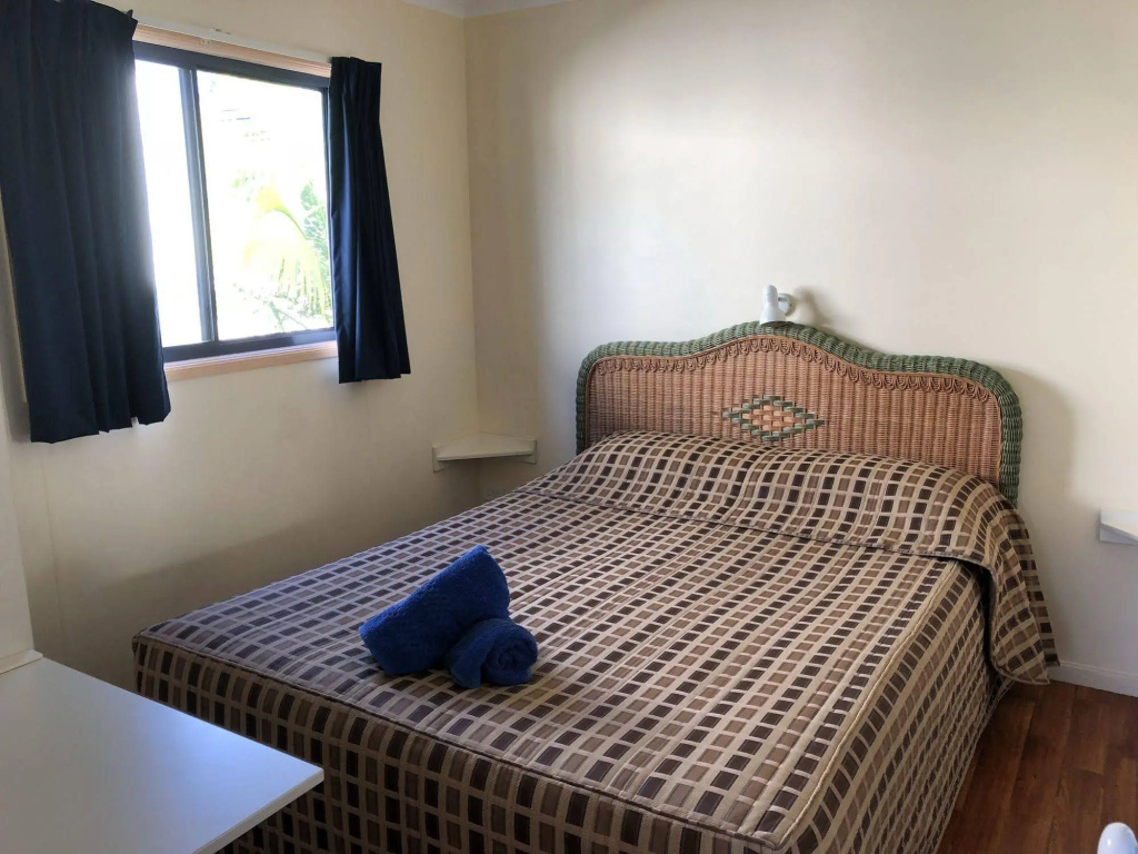 Colonial Palms Motel