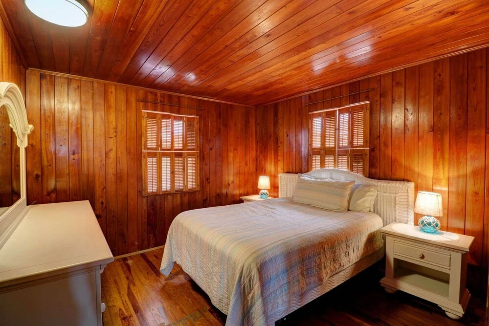 Bayside Bungalow 2 - Large Deck With Beautiful Bay Views