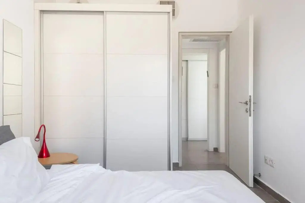 O&O Group - Stunning Sew View 3 BR Apartment Iconic Tower
