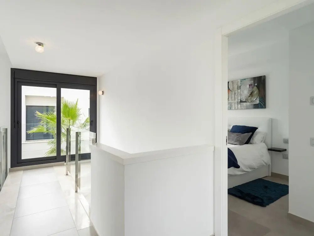 Airy Villa near Golf & Dining