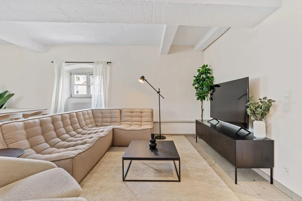 Clausen Charm Contemporary Retreat ID210