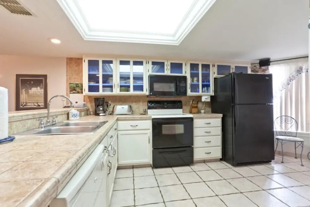 Saida IV Condominium 709