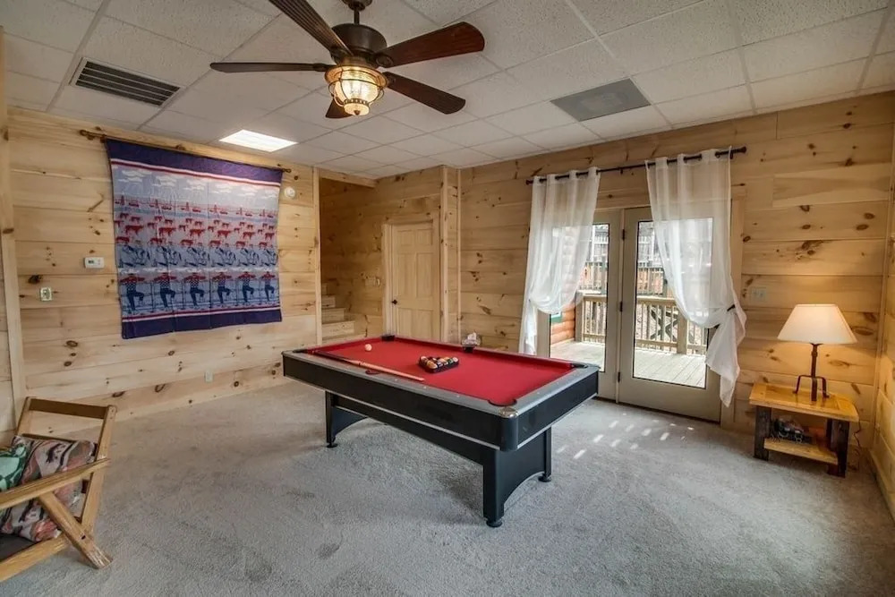 Large Lakefront Cabin W/kayaks And Boathouse 5 Bedroom Home