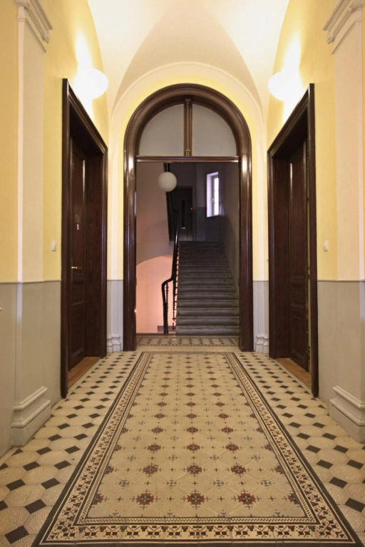 Riverside Palace Apartments