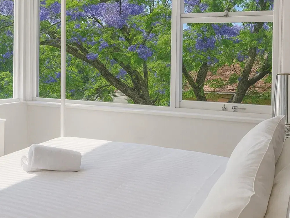 Light Filled 3-bed Coastal Home at Brighton Beach