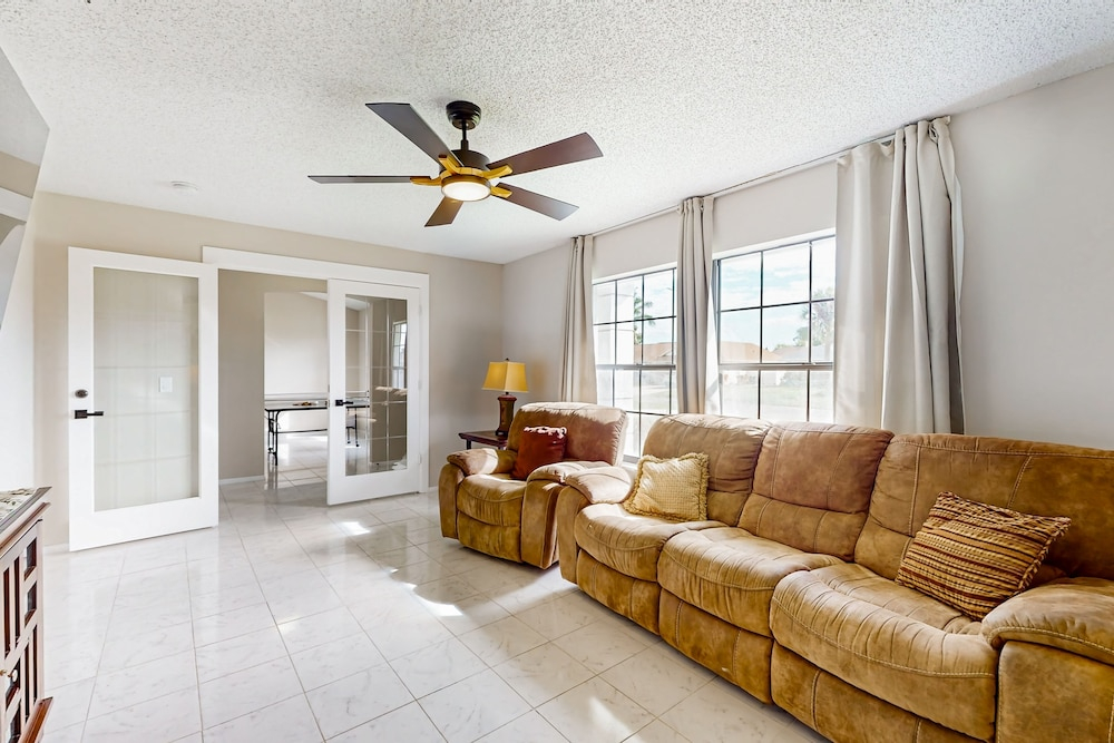 Spacious Dog-friendly Home W/private Pool, Pong Pong, Near Disney