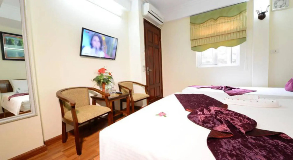 Holiday Lakeview Hotel