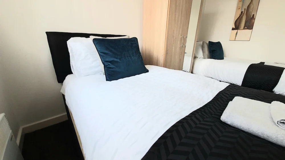 Salford Ark Comfort Stays Near Trafford Centre