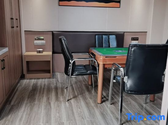 Leading Show Hotel (Jingzhou Fangte Branch)
