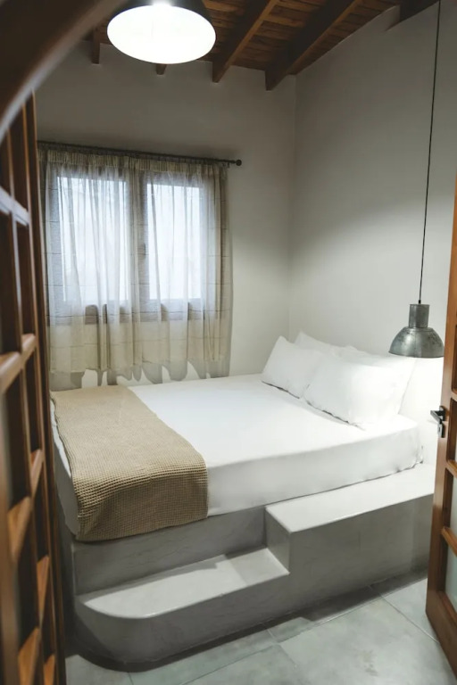 Aesthisis Sensational Accommodation Archangelos