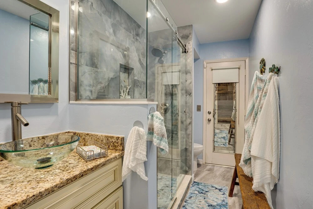 Boat Dock & Pool: Canal-front Cape Coral Gem