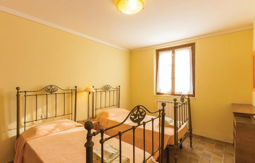 2 Bedroom Nice Home In Camaiore Lu