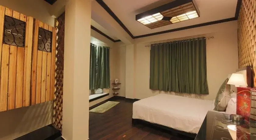 Hotel Dip Palace