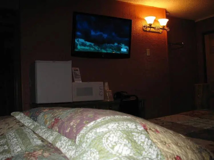 Frontier Lodge