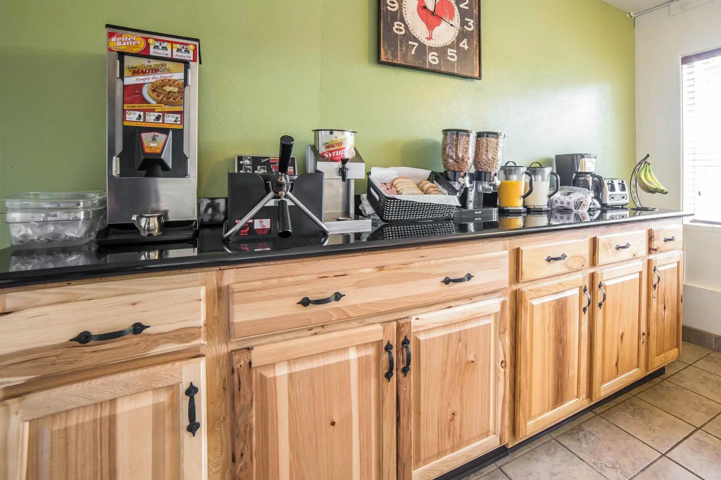 Rodeway Inn & Suites
