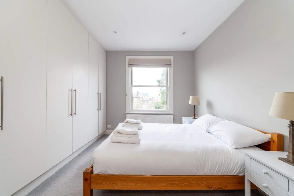 Modern 2-bed Flat in Shepherds Bush - Comfort & Style!