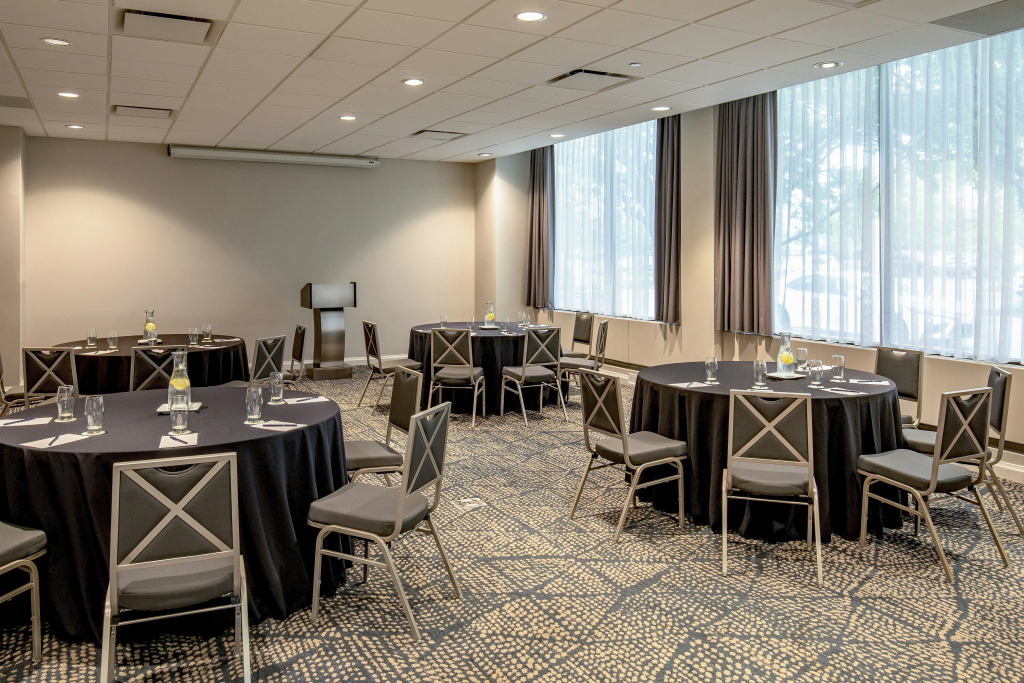 DoubleTree by Hilton Hotel and Conference Center Chicago North Shore