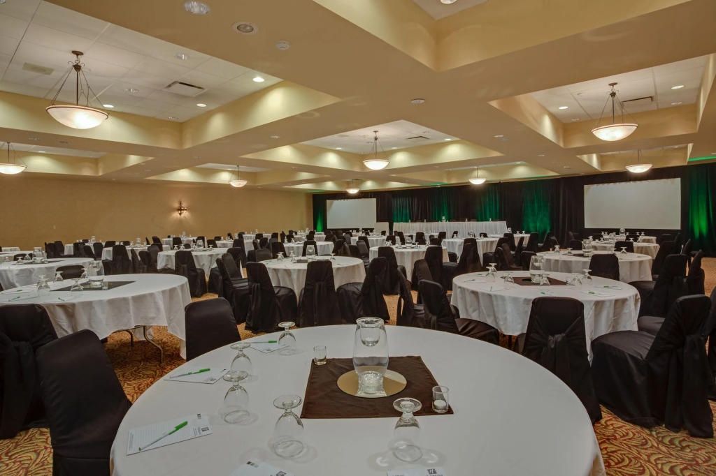 Four Points by Sheraton Point Edward Sarnia