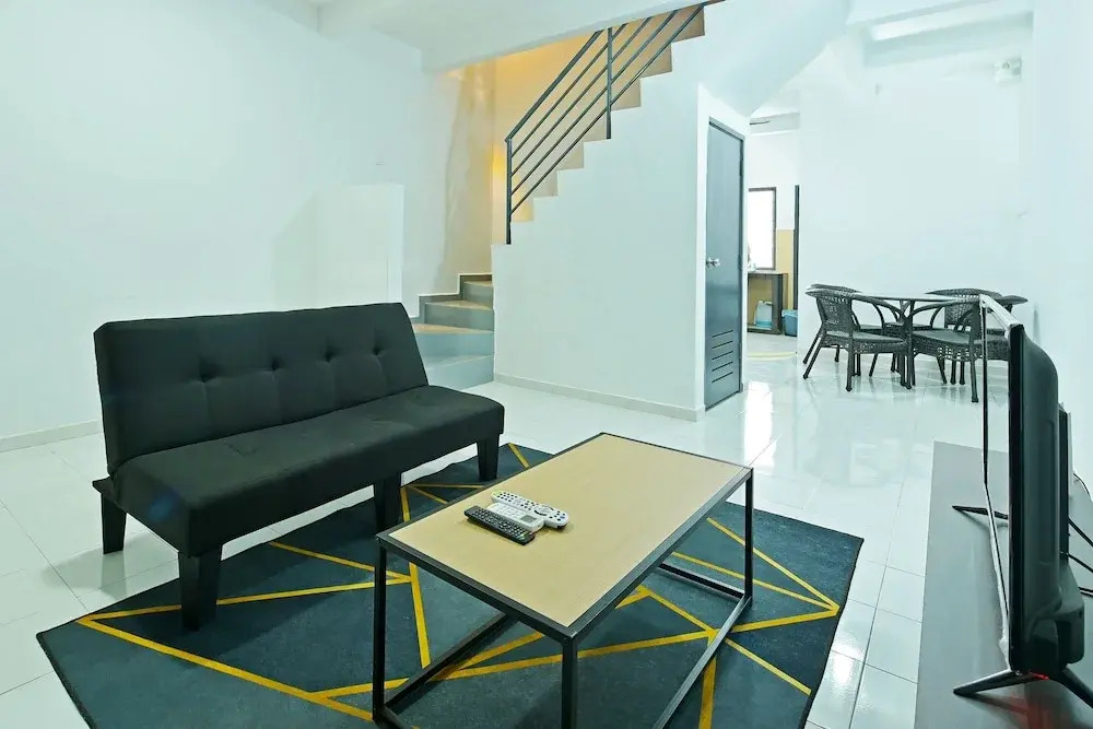 OYO 90493 JL Homestay