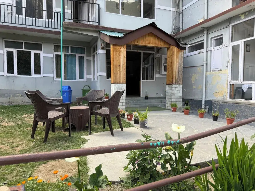 Hotel Alpine Himalayan View  Manali