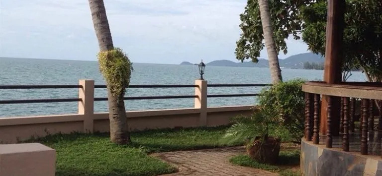 Baan Rim Lay Lipa Noi