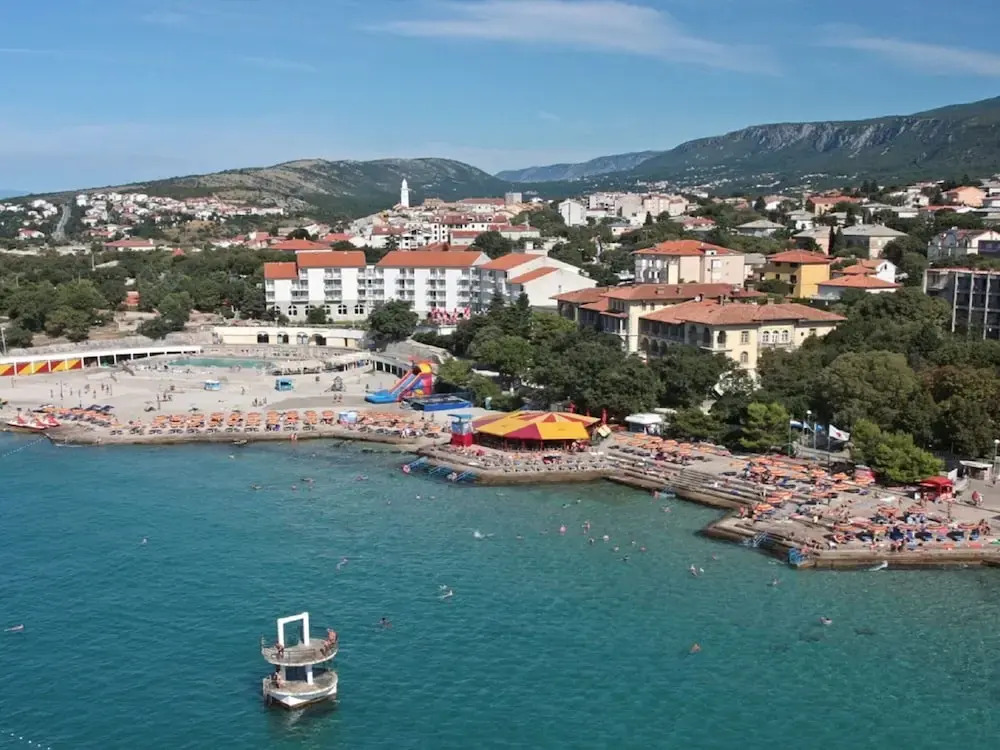 Large Holiday Home With Private Pool, Wellness & Sea View