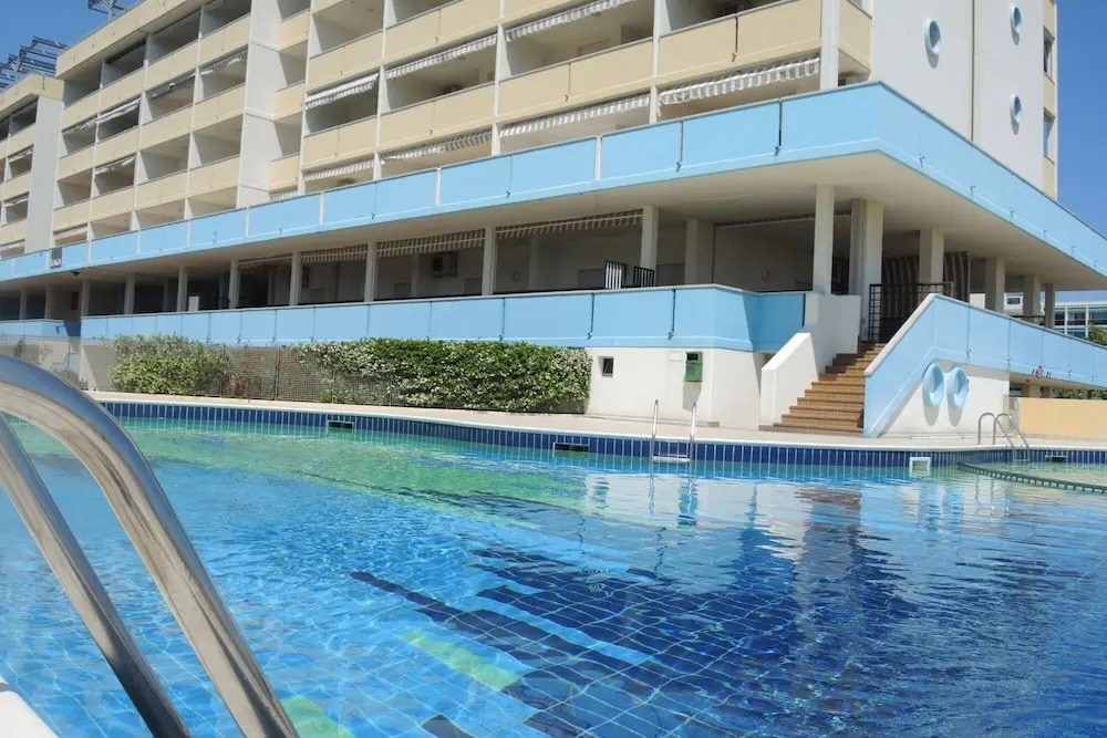 Beachfront Colourful Flat With Swimming Pool