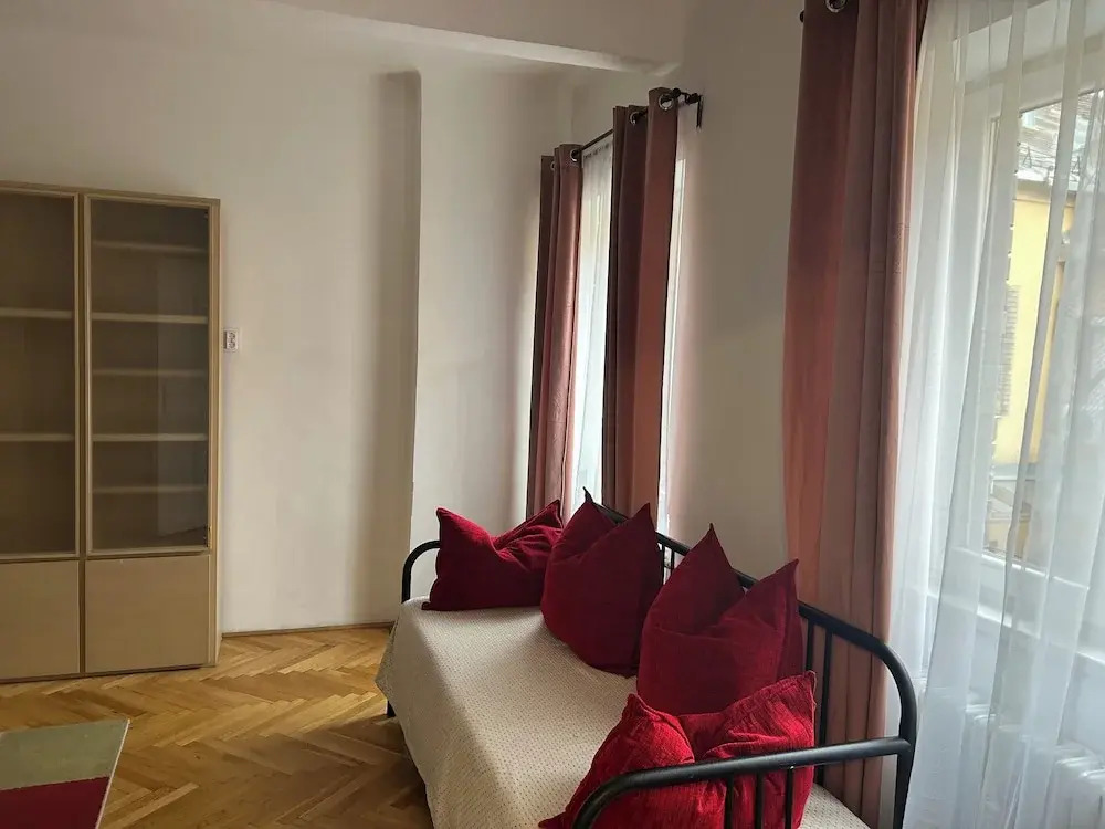 Diamond Astoria 4, Quiet Apartment
