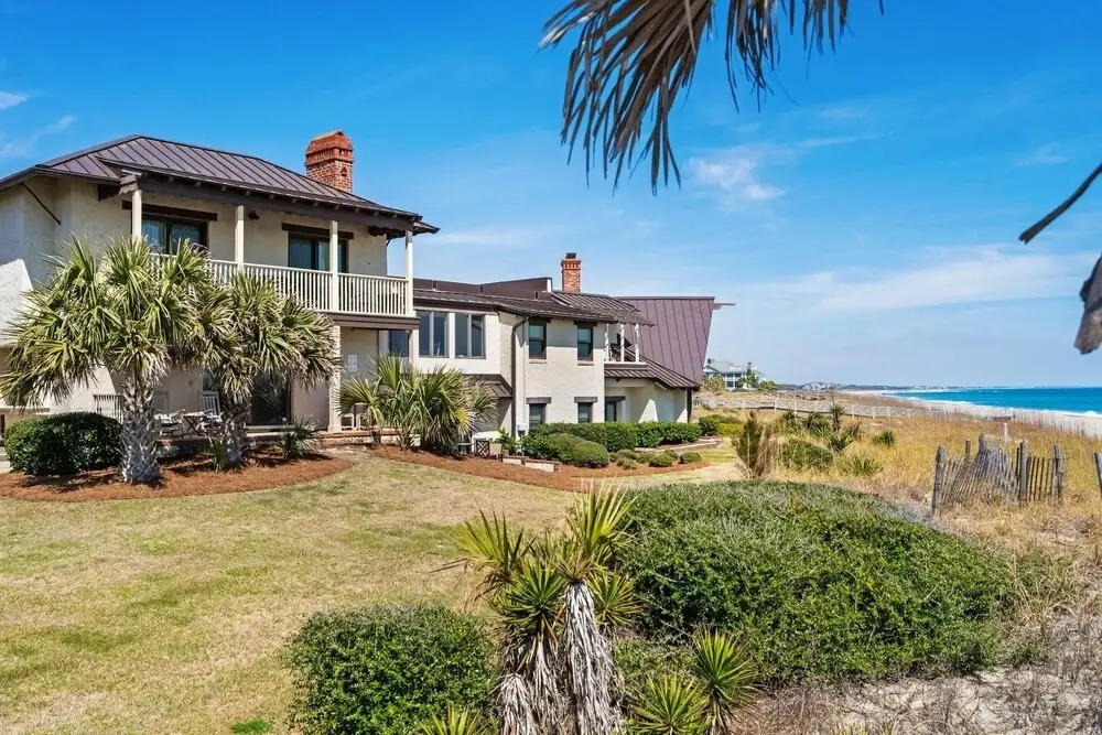 Sea Breeze - Great Oceanfront Views And Close To The Beach Club 3 Bedroom Villa by Peace Vacations