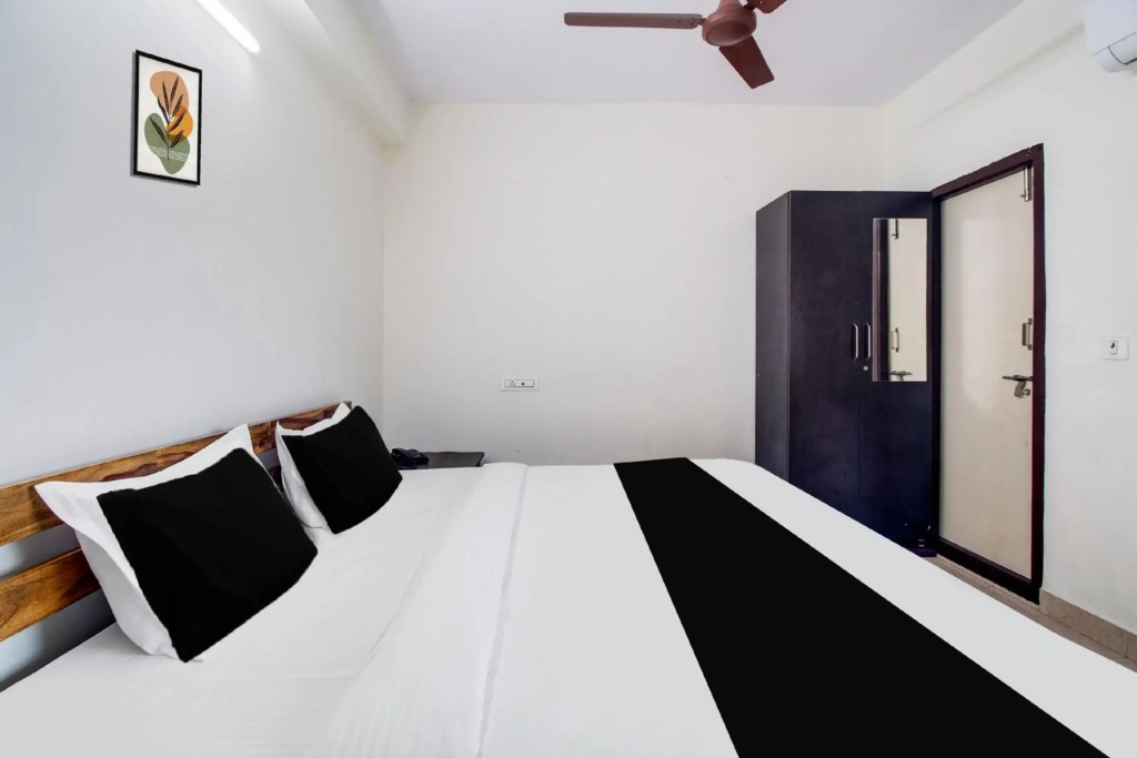 OYO Flagship 67556 Paramount Hotel