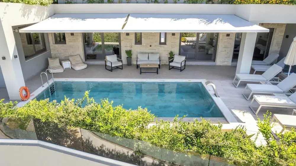 Seafront villas I "Free" Heated pools & 100m to Sea