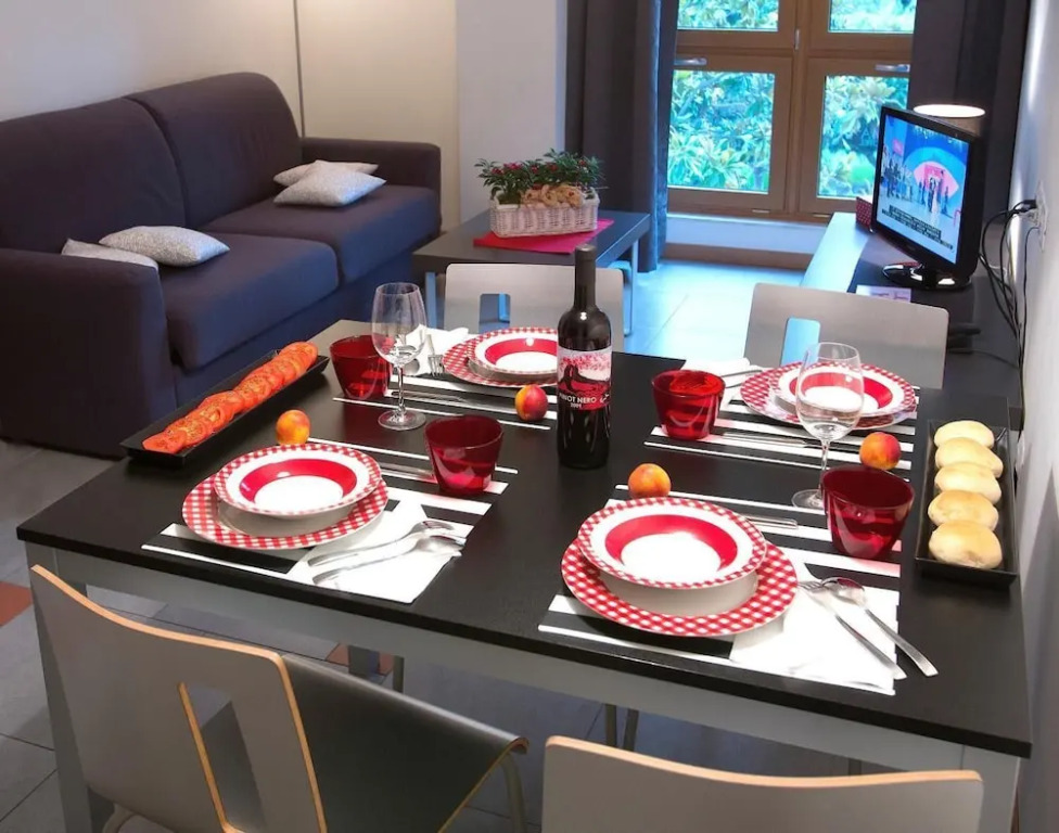Lacroma Aparthotel
