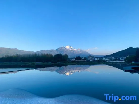 EARTHGAZE•STARSPANNG: 180-Degree Snow Mountain View Homestay (Lijiang Ancient Town Branch)