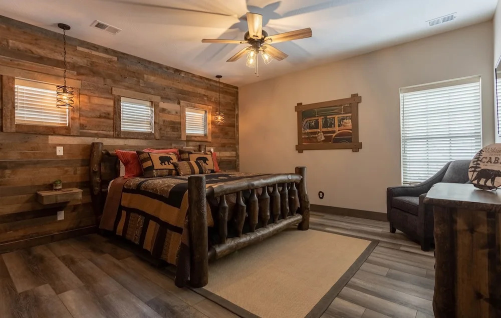 Lakefront Haven - 10 Br Home